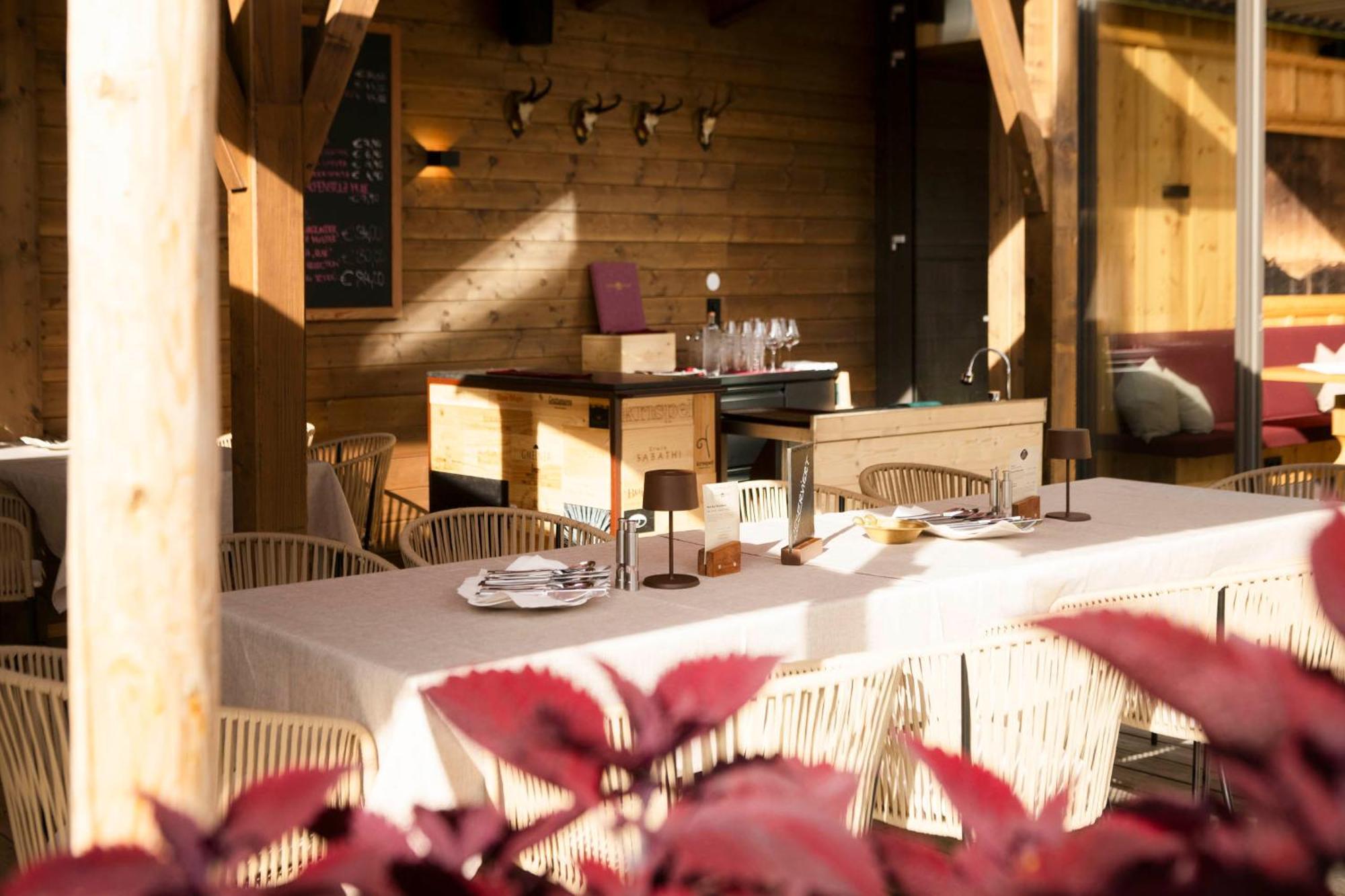 Hotel Alpenstolz 미에더스 외부 사진
