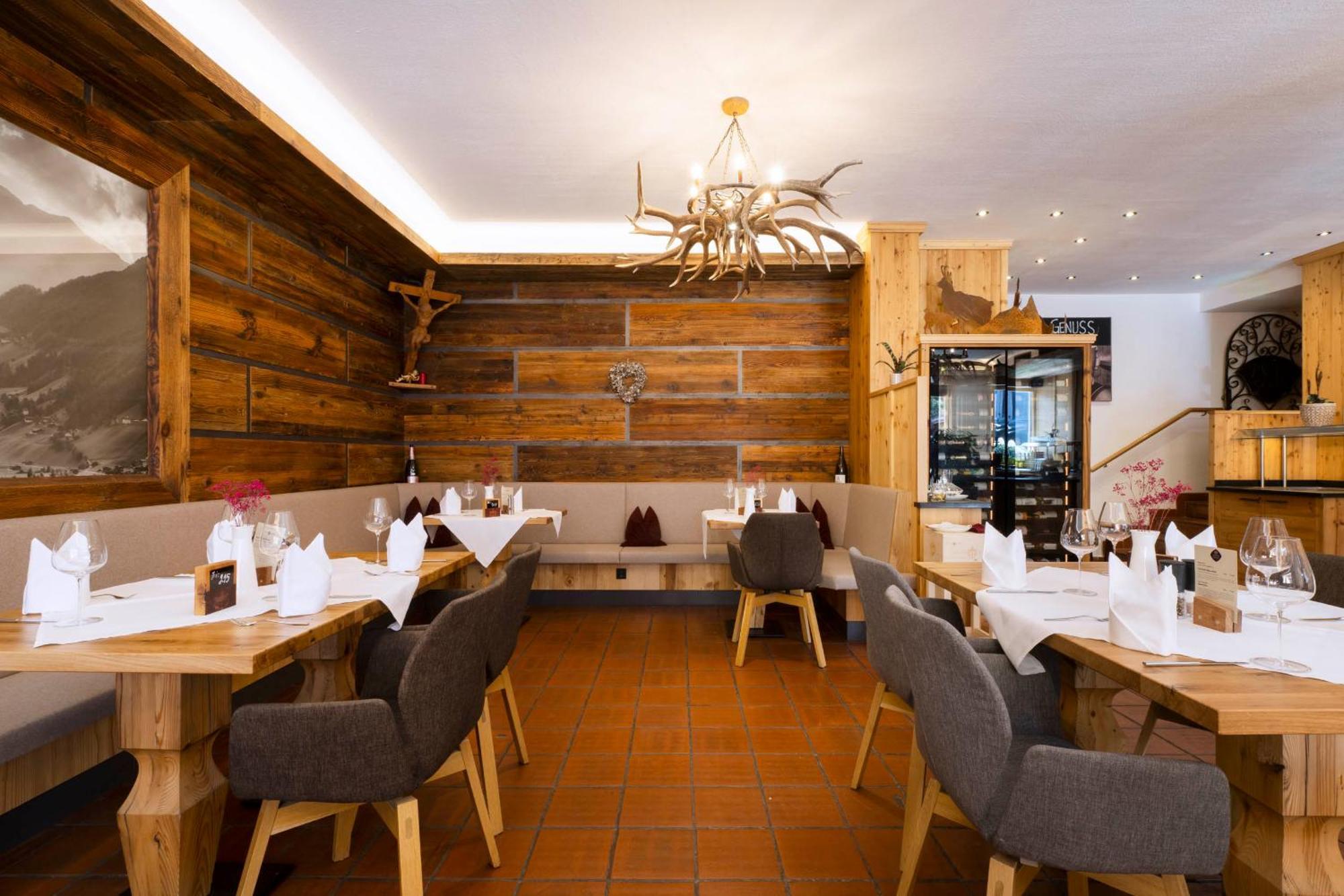 Hotel Alpenstolz 미에더스 외부 사진