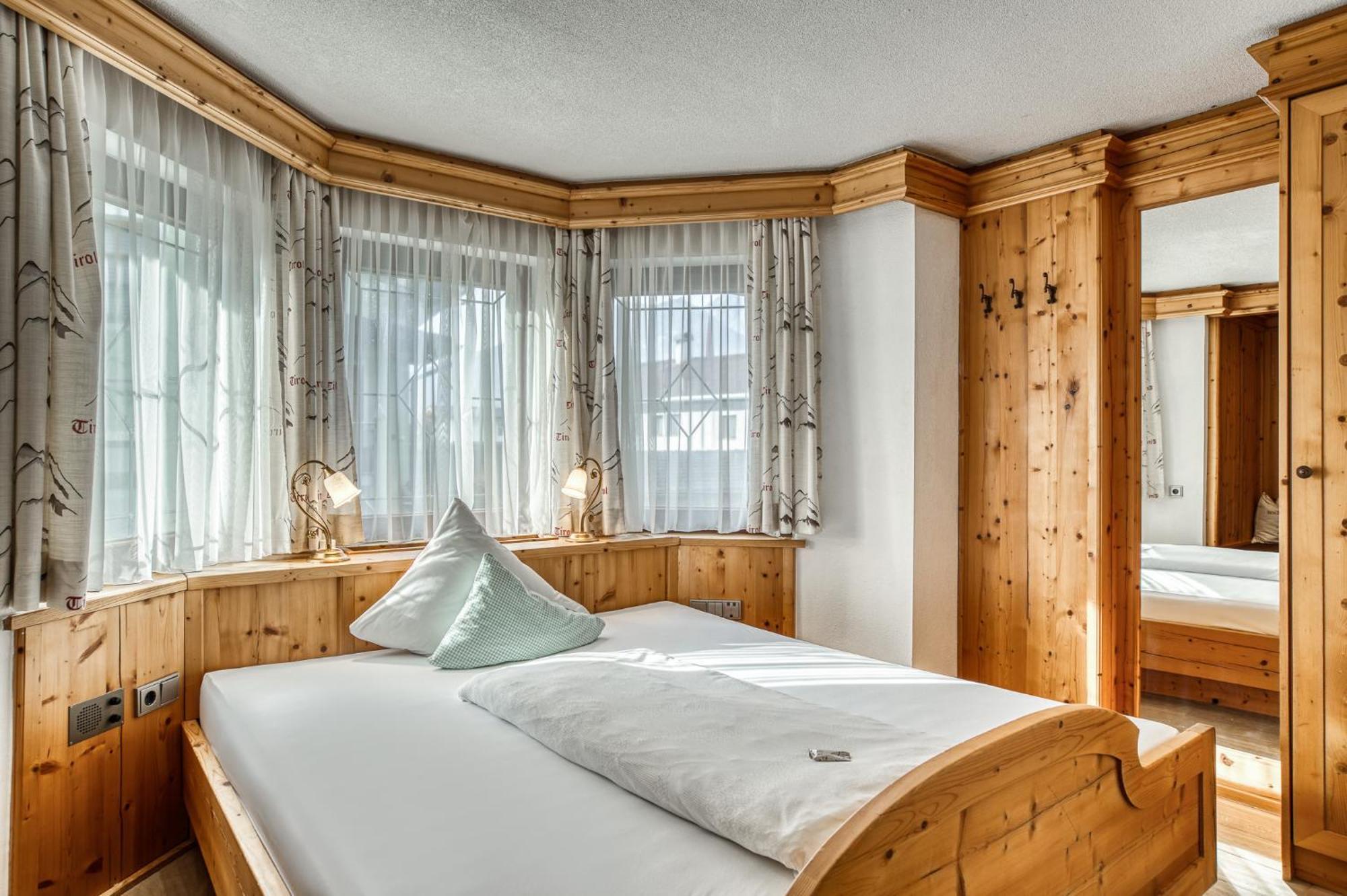Hotel Alpenstolz 미에더스 객실 사진