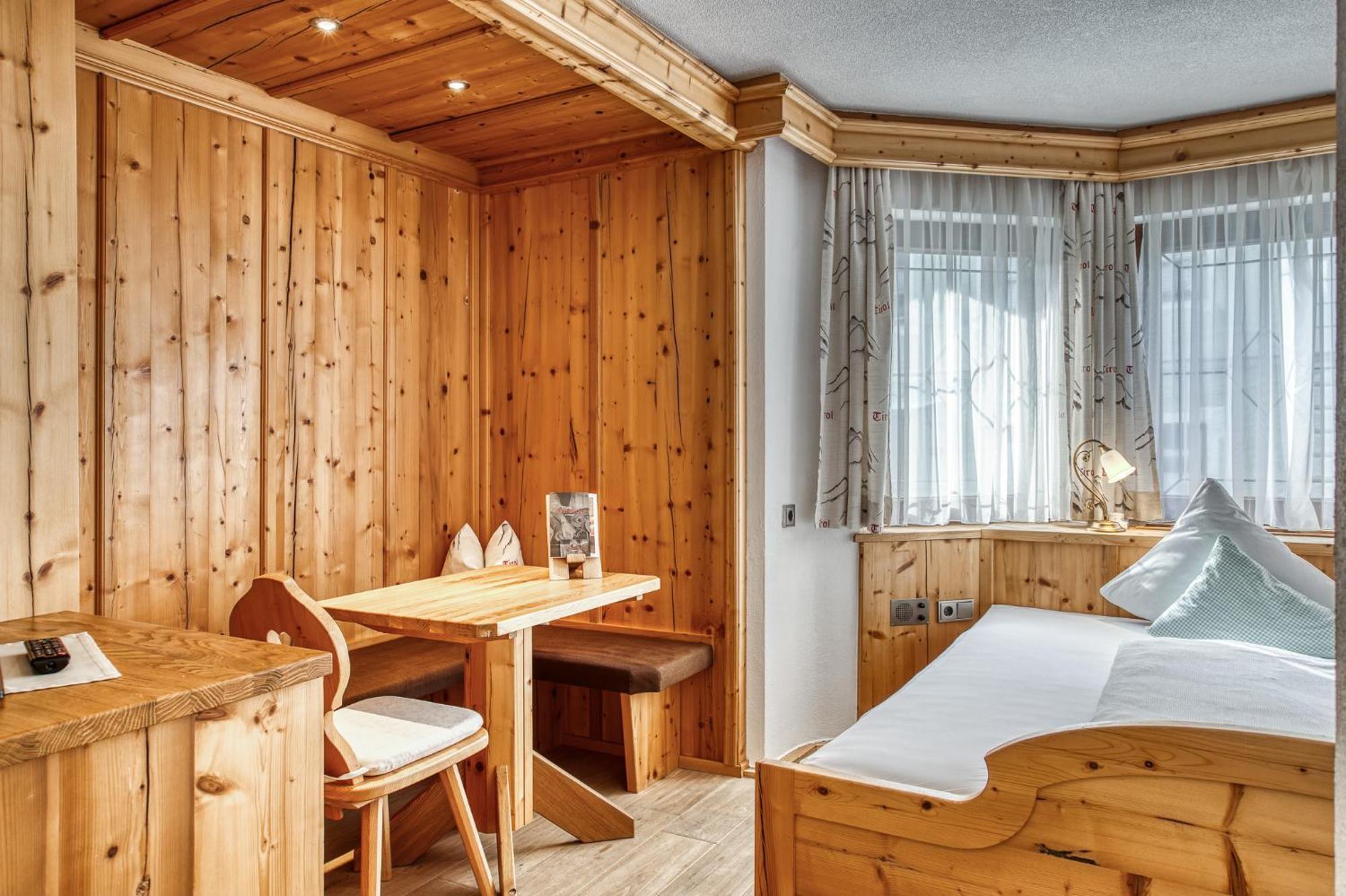 Hotel Alpenstolz 미에더스 외부 사진