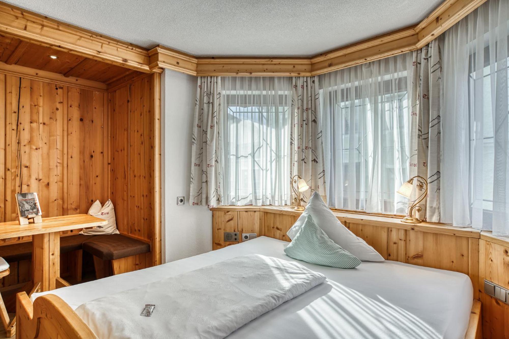 Hotel Alpenstolz 미에더스 객실 사진