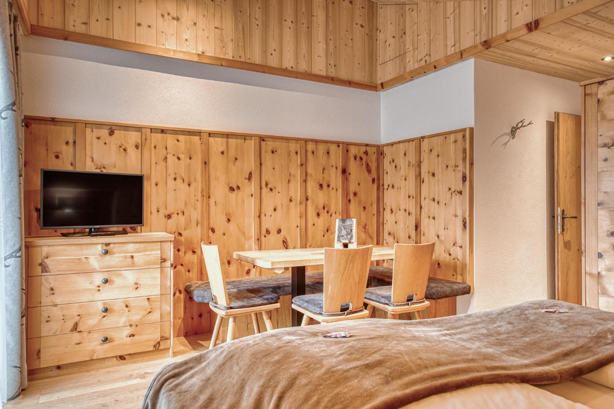 Hotel Alpenstolz 미에더스 객실 사진
