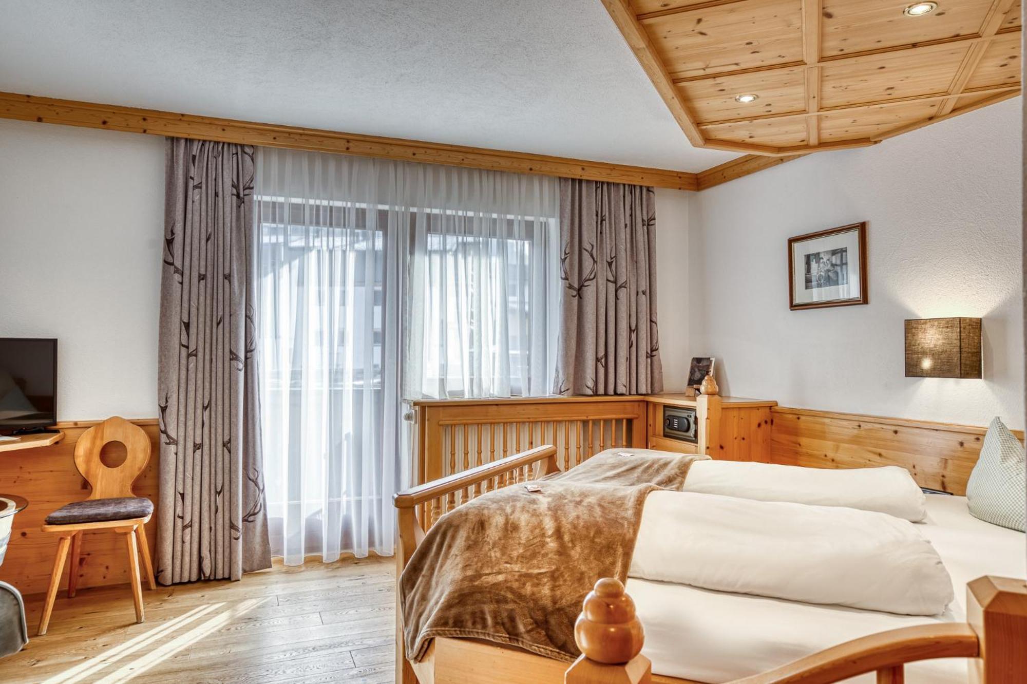 Hotel Alpenstolz 미에더스 객실 사진