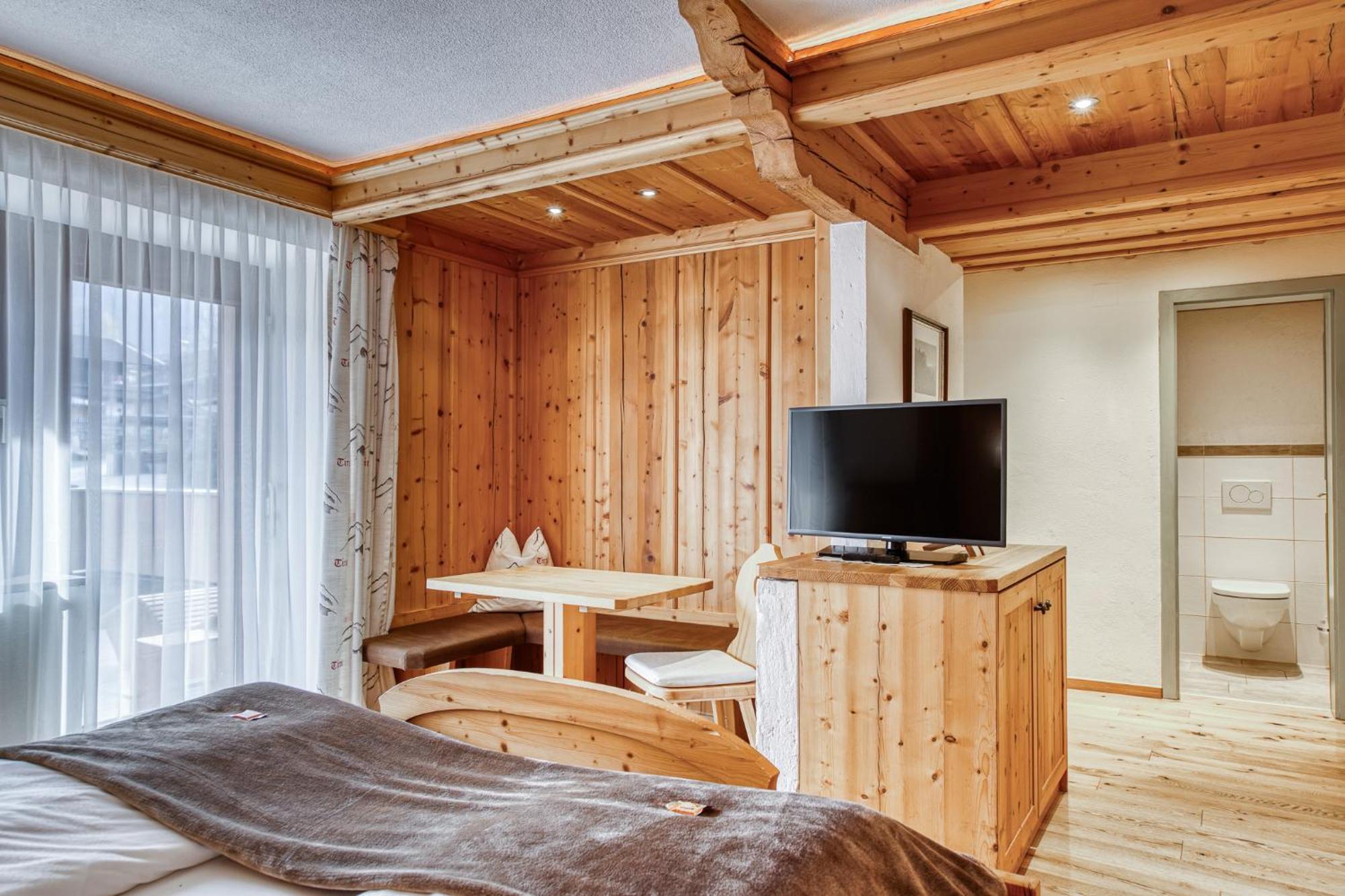 Hotel Alpenstolz 미에더스 객실 사진