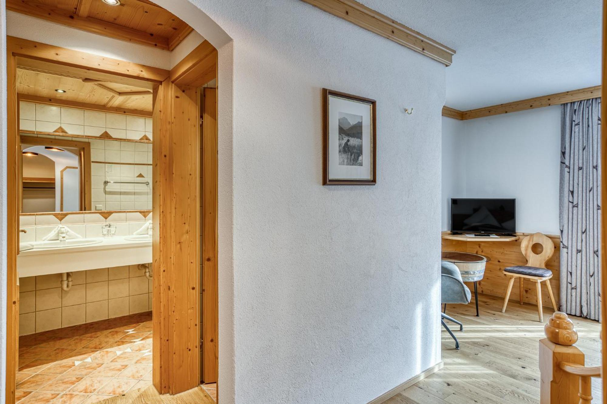 Hotel Alpenstolz 미에더스 객실 사진