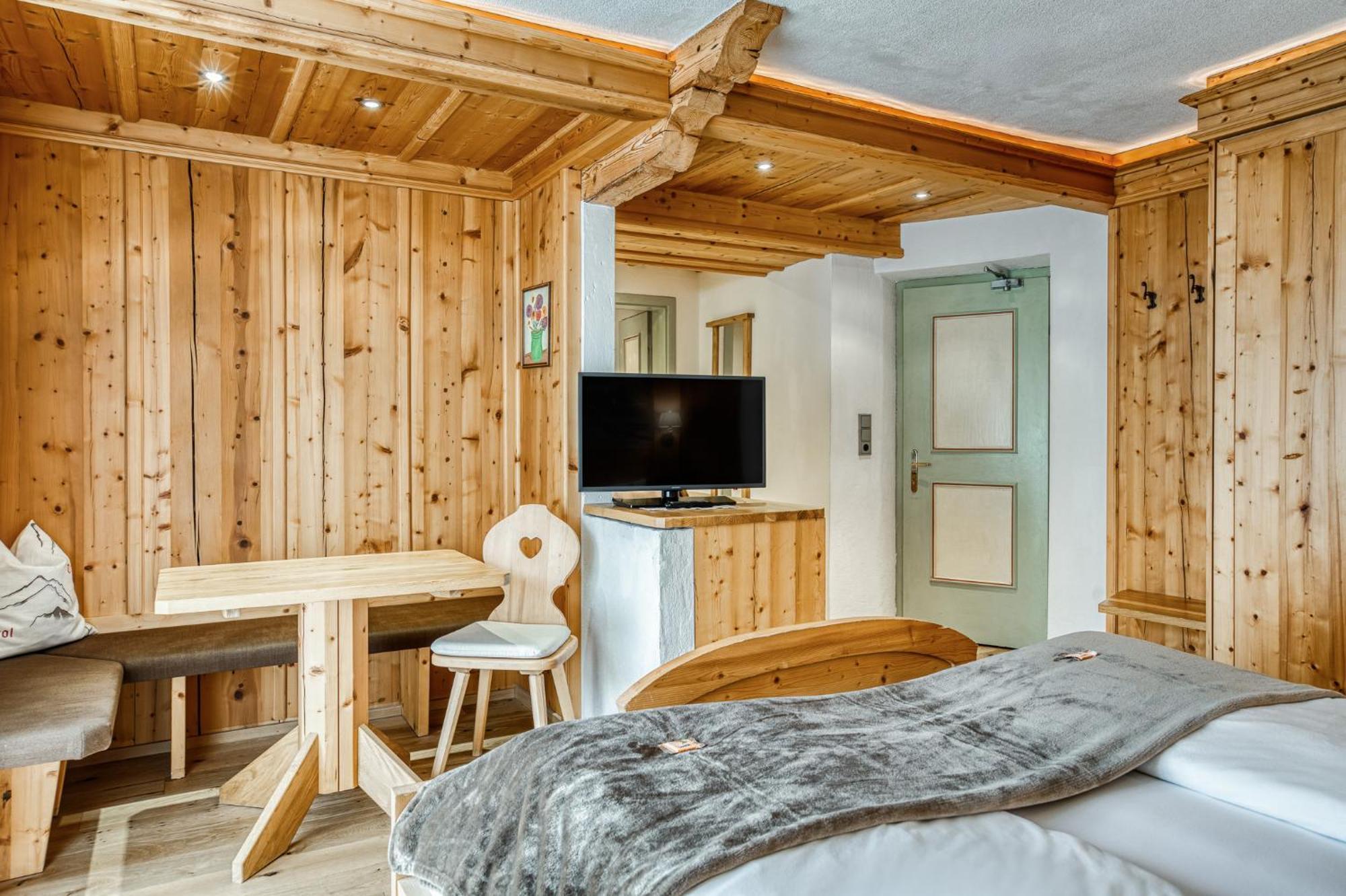 Hotel Alpenstolz 미에더스 객실 사진